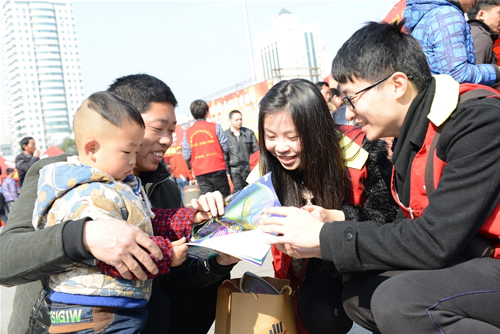 温州电力青年春运献爱心_活动报道