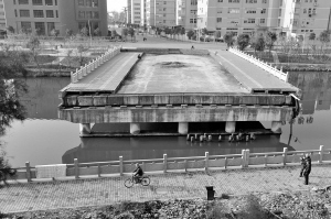 龙湾状元街道石坦村有座“断桥” 5年无人问津