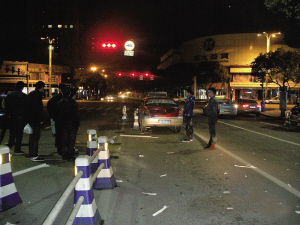 4位司机见义勇为追截肇事车