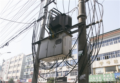 寻找温州最丑疤点：国鼎路上的带电“蜘蛛网”