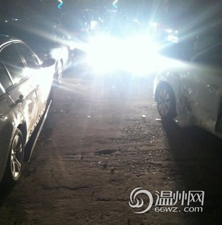 广本“发疯”连撞4车 警方正在追查逃逸司机