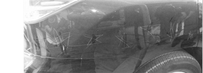 顽皮小孩车上画五角星 父母无奈花两千元埋单