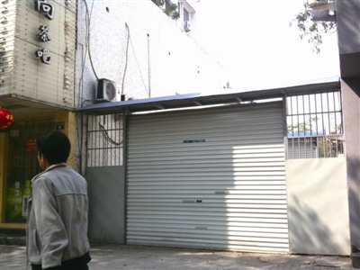 消防逃生通道 咋成了伏茶点？