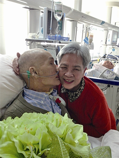 重症监护室里的金婚纪念日