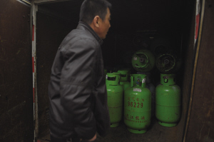 10瓶长江能源瓶装液化气“瓶瓶缺气”