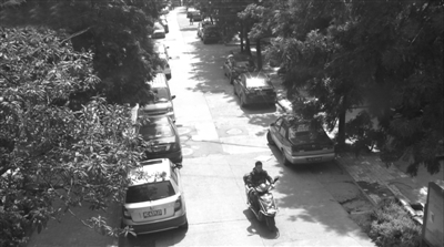 助力车撞倒母女逃逸 家属悬赏两万寻线索