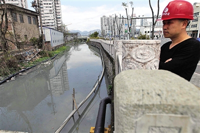 施工单位倾倒建筑泥浆 广化河惊变泥浆河(图)