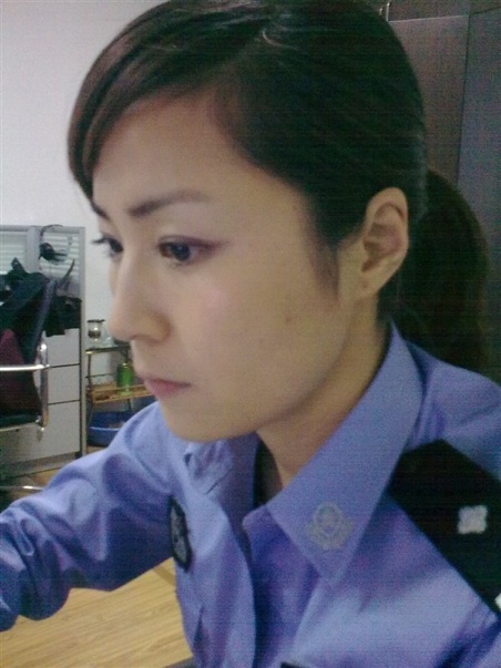 警队里的女琼斯 美丽警花智擒两盗犯