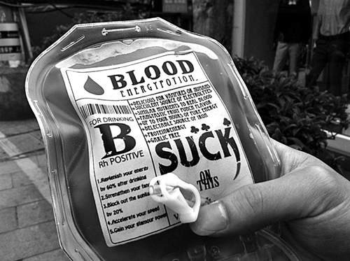 “吸血鬼饮料”在网上热卖 专家提醒慎购为妙