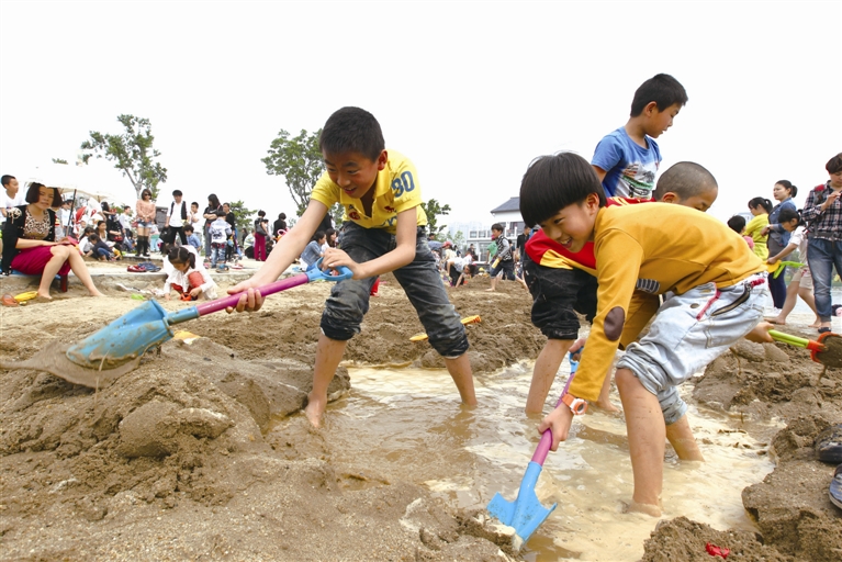 五一小長假高速擁堵掃游興 溫州座座公園氣象新