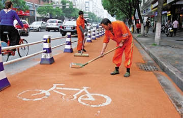 温州市区人民路铺设公共自行车道