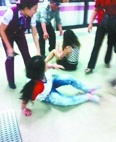 4名互殴的女乘客说<em>什么</em>也<em>分</em>不开