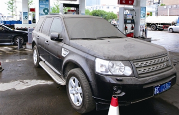 ·���Ӵ�������·ϵͳ�� ͣ�ڼ���վ���¶�