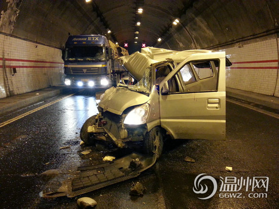 沈海高速公路福建方向仙岩隧道内发生一起两车追尾的交通事故