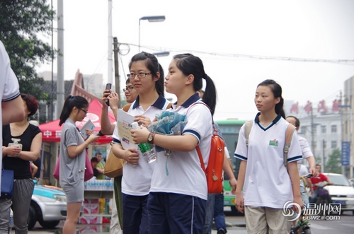 高考进行时考生的表情