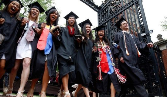 青春记忆:国外学生的疯狂毕业季(组图)