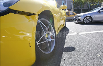 ת�䲻����ֱ�г���������ײ ��������ſ����