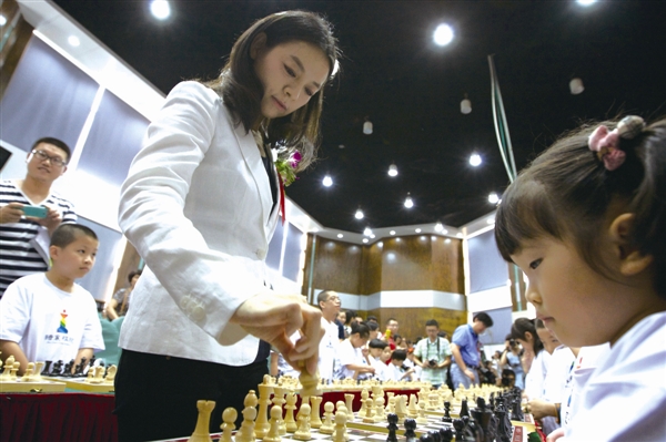 “棋后”回乡办棋院 诸宸棋院昨日奠基