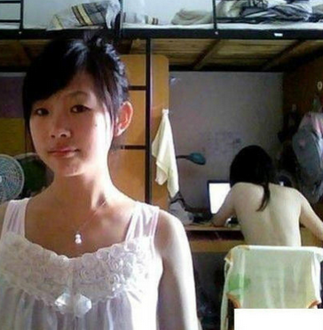 高温热死760人 霸气<em>学生妹</em>寝室全裸出门露点_