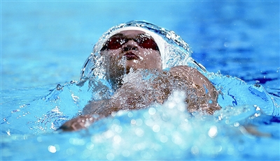 温州小将徐嘉余创个人最佳 100米仰泳晋级半决