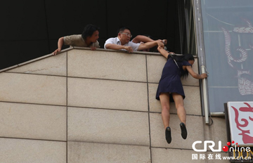 �����������ֽ������Ů��