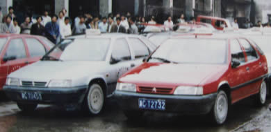 第二代:1994年后,出租车更新为两厢奥拓和两厢富康车,前者约500辆