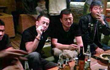 李亚鹏“单身”三日:喝酒、K歌、摘婚戒