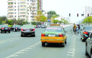 左转车道设在最右侧 转弯需要脑筋急转弯