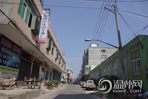 萧江民办幼儿园:附近是塑化厂排风口