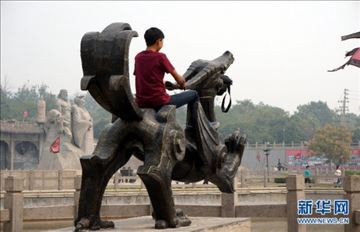 不文明“旅游”成十一假期不和谐音符