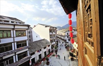 岩头丽水北街 建筑古色古香特产琳琅满目