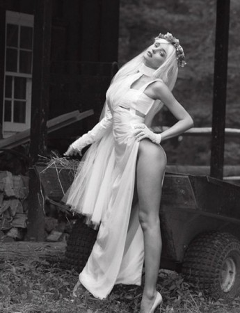 米兰达穿超<em>小号文胸</em>拍写真_娱情速递_温州网