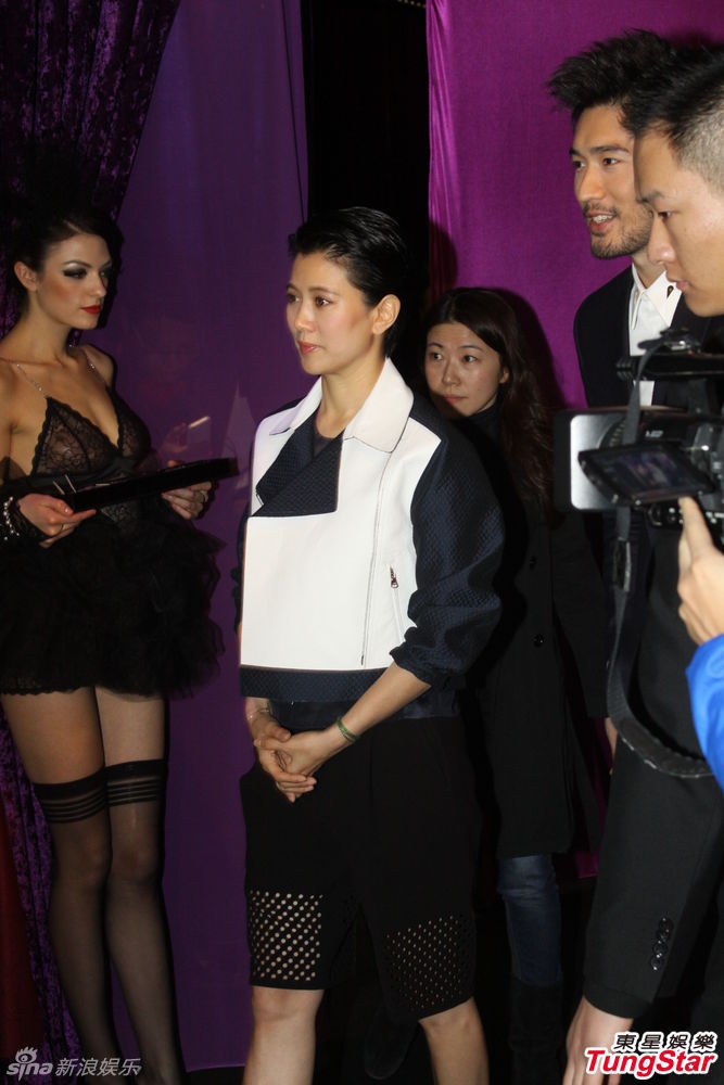 袁咏仪望张智霖携子上节目:巩固家庭地位_娱情