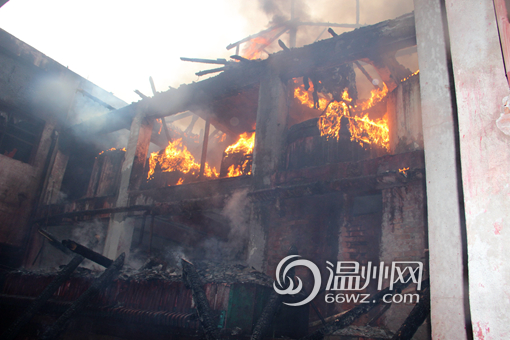 温州滨海一化工厂着火致盐酸泄漏 幸无人员伤