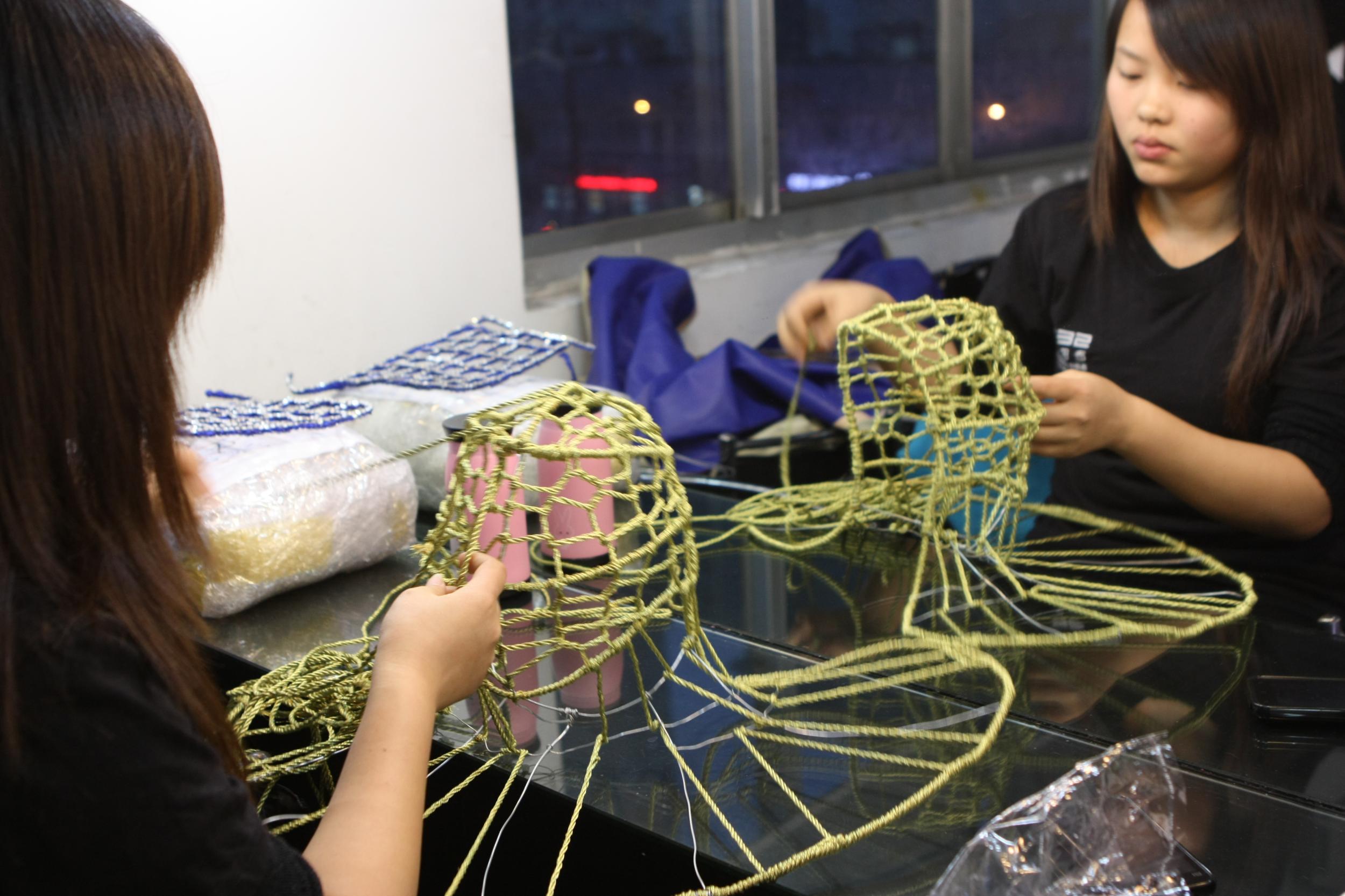 <em>吉田</em>造型师生专心制作云变视觉SHOW - 温州