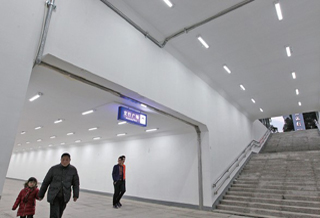 市府路地下过街通道投用