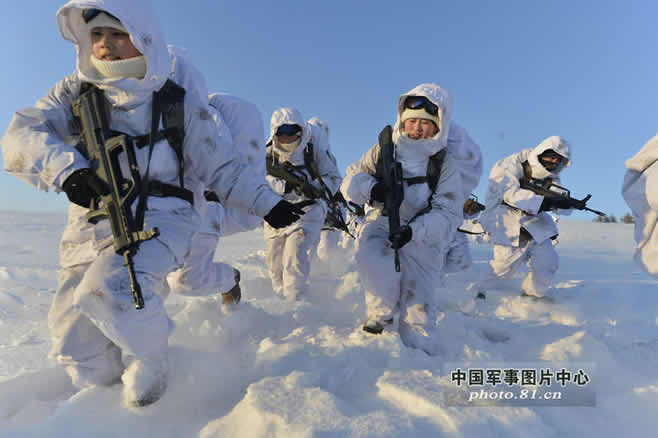 中国高寒地区首批女特种兵野训画面曝光 