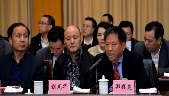 瑞安市领导叶世林,白一帆,陈胜峰,方晖,陈世尧,冯华东等参加了座谈