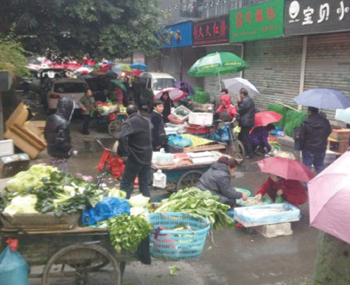 市区昌新路冒出个马路菜场 附近住户受累睡不好觉_社会_温州网