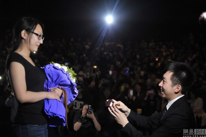 长春公务员包下电影院 播放短片向女友求婚