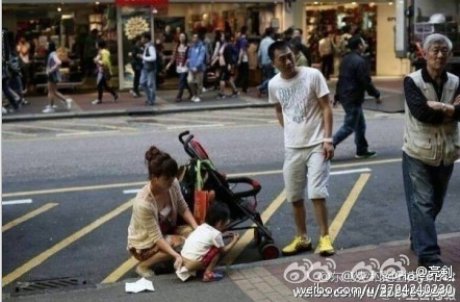 怎么抱小孩尿尿 1858379_285090.png