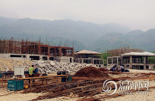 楠溪江畔建起别墅群 网友质疑破坏生态