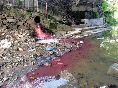 被关停的小作坊又偷偷生产 打而不死引人深思