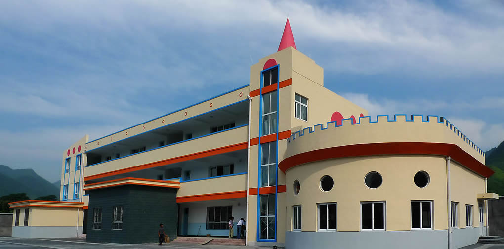 ���ݵ����׶�԰����פ���Ȼ�԰����ɽ��