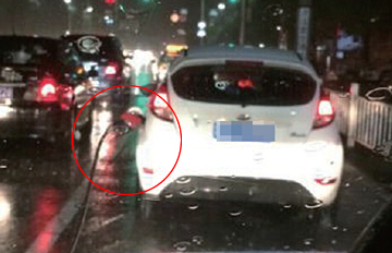 Ů˾������ǹ�����γ� ·�˺�����û�κη�Ӧ