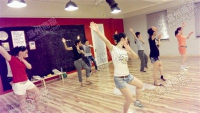 小苹果》掀起习舞热舞蹈工作室开班教课