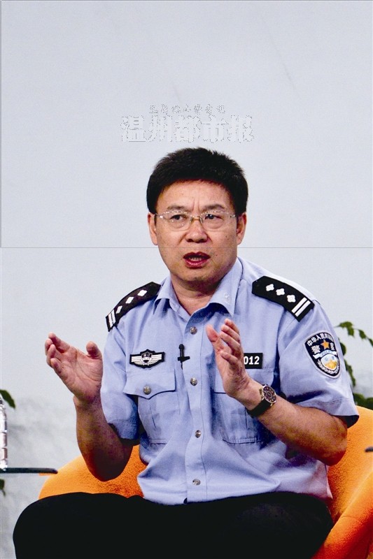 治堵办主任周守权,市交通局局长董庆华,市公安局交警支队支队长曾绪贤