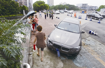 ����������ײ�������� ˾�����ڡ�˯������