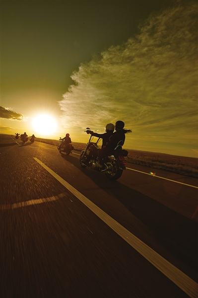 哈雷摩托玩出时尚和文化 温州有2名女哈雷手_