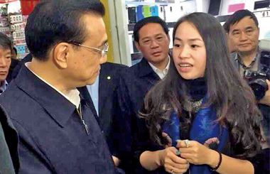 ����Ů�ϰ�˵С�귳�� ������΢Ц֧��